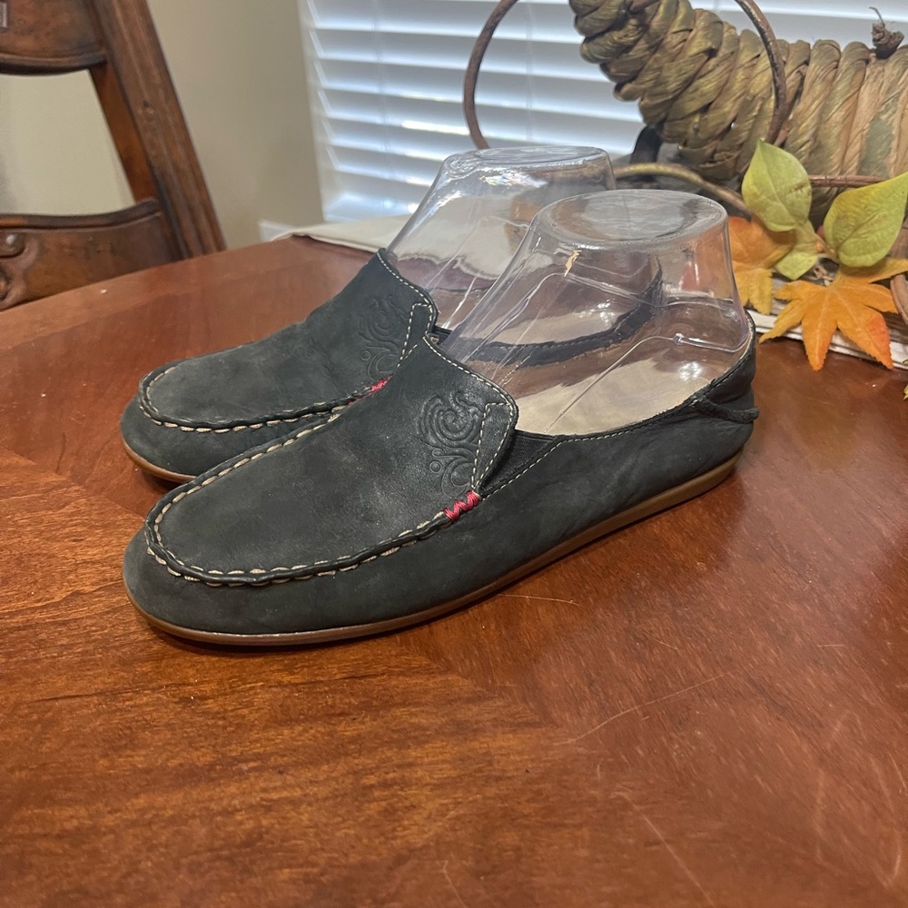 OluKai Women's Charcoal black Slip-On Loafers with Tan Sole